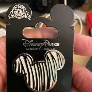 Disney Pin DAK Animal Kingdom Mickey Head & Ears Zebra ON CARD